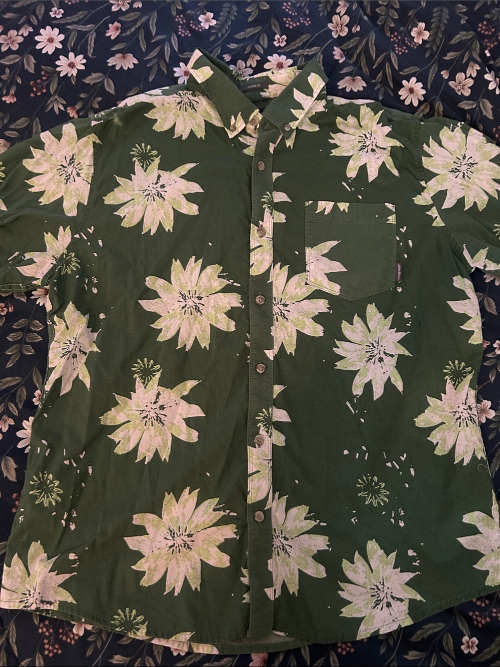 Eddie Bauer classic fit Hawaiian short sleeve shirt
